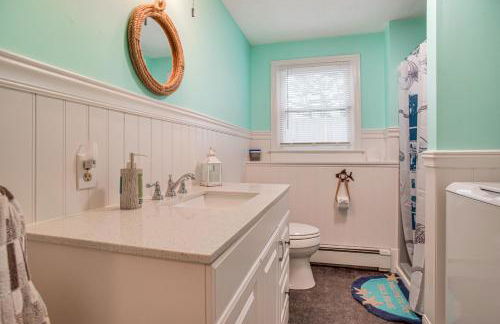 Backyard Chilling Cape Cod Home Steps to Beach - Foto 18