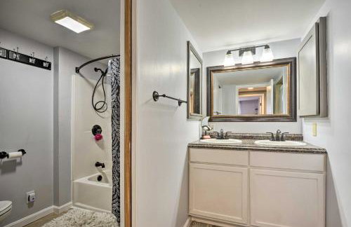 Cozy Cabin with Sunroom and Cacapon River Access! - Foto 14