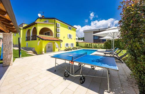 Villa Andrea for 17 people with private 40 m2 pool & pet friendly near Poreč - Photo 3