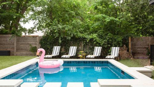 Upstay Luxe Pool Retreat - 7 Min to Rainey St - Foto 1, Garden, sunbed