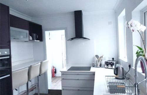 Newly Renovated 3 Bedroom House, 6 beds with 2 showers, near University Town Centre - Foto 20