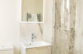 George Apartments - Photo 12