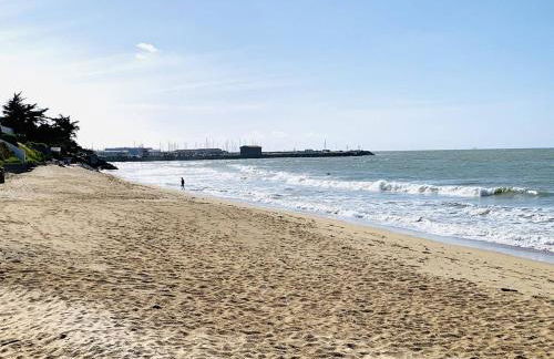 Maison rénovée près plage, 6 couchages, terrasse, BBQ, parking, internet inclus - FR-1-224B-588 - Foto 23