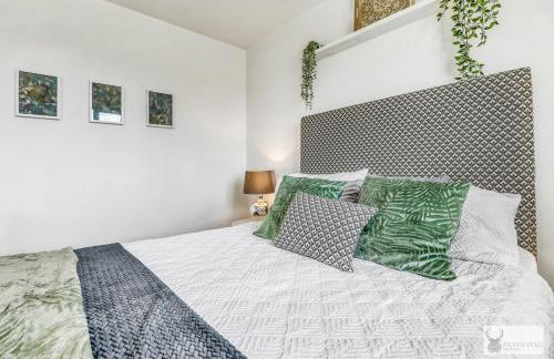 Spacious Whitwick Stay 3-Story House - Photo 19