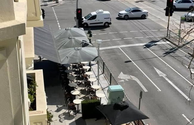 Spacious St Kilda Escape - Parking and City Views - Foto 14