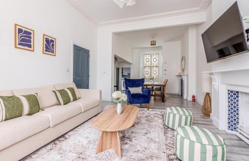 Immense Bright 5BR House near Kensington Olympia - Photo 5