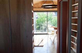 Maison colorée dans un jardin - Foto 16