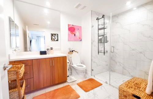 Heart of North Hollywood 2 bed Apt FREE parking, hot tub, pool, gym - Foto 16