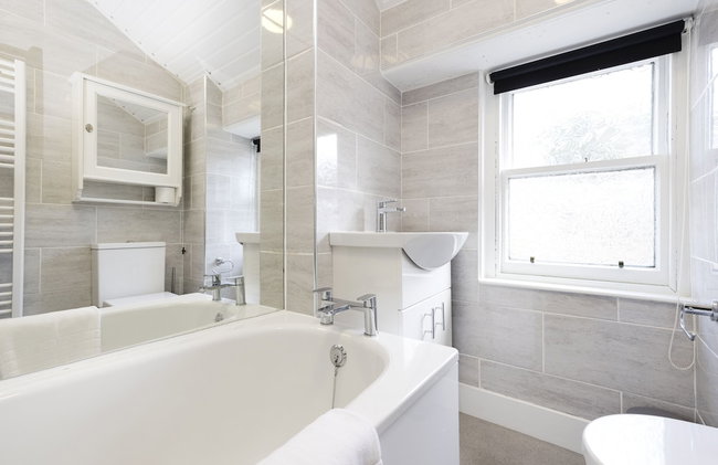 JOIVY Beautiful 2-Br Mews Home, Near Princes Street - Foto 25