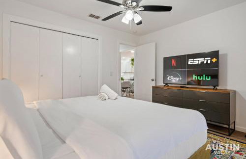 Near BBQ, Coffee More in Brentwood Pet-Friendly 2BR 1BA Condo By Austin Vacay - Foto 25