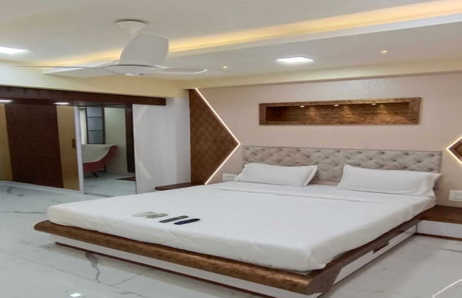 The Diplomat Villa - Photo 3