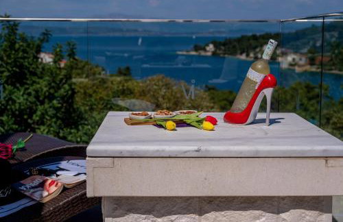 Uniquely designed Villa Ivana with outdoor Jacuzzi nearby the pebble Banje beach at the Island of Solta - Photo 18