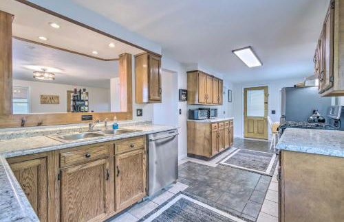 Watkins Glen Lakeview Cottage with Waterfall! - Foto 24