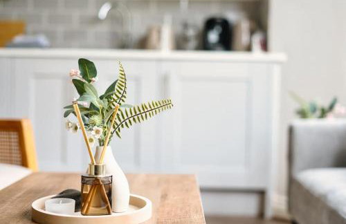 Stunning 2 Bed by the City Centre & Bute Park - Foto 18