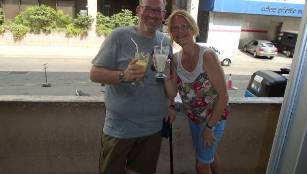 Desfrutando de uma bebida refrescante