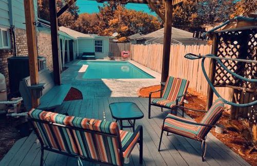 Home for summer with pool, pool table, outdoor kitchen,patio and balcony - Foto 6