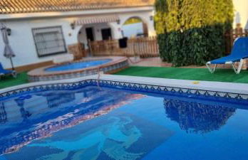 SE ALQUILA CHALET CON PISCINA Y YACUCCI - Foto 1