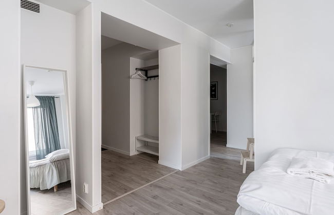 Spacious Downtown Apt with Balcony that Hosts 10 - Foto 4