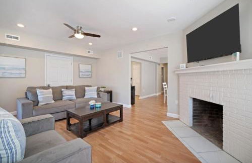 Salt Life Retreat Unit A-2BR/2BA, Heart of Margate - Foto 9