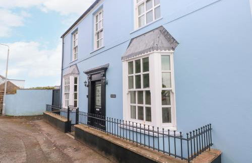 Crown Cottage - Photo 1