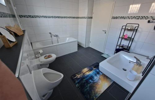 Zentrales City-Apartment mit Garage und Arbeitsplatz geeignet für Business und Familie - Foto 25