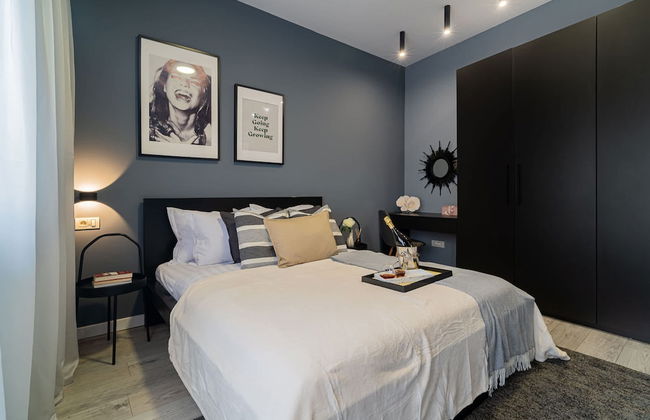 Chic Black White 2BR Retreat on Dambovitei - Foto 1