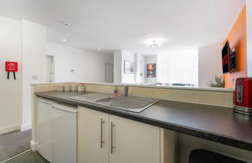 NEW! Stylish 5-Bed Apartment in Stockton-on-tees by Stay With Us, Perfect for Contractors & Large Groups, FREE Parking! - Foto 30