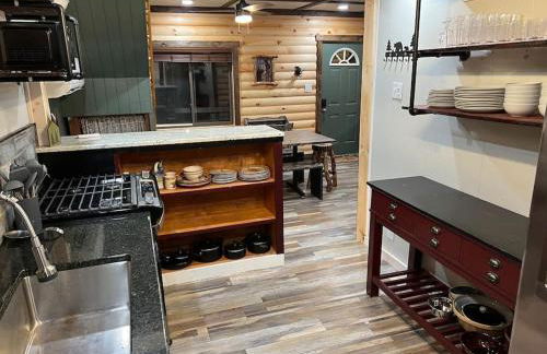 Cubs Den - Hot Tub- Walk to Lake- Fire Pit - Kayaks - Foto 15