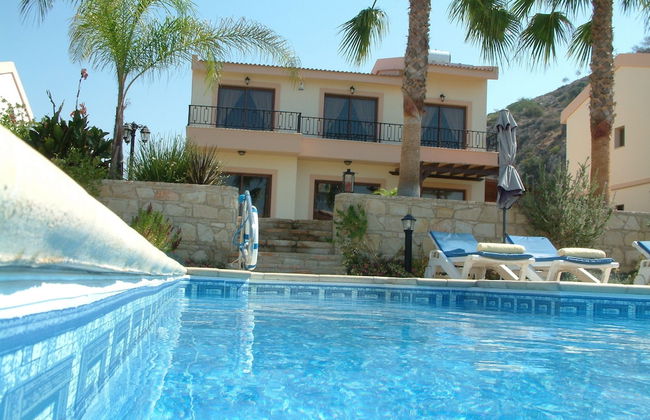 Three Bedroom Villa With Private Pool and Landscaped Garden Close to the Beach - Foto 1