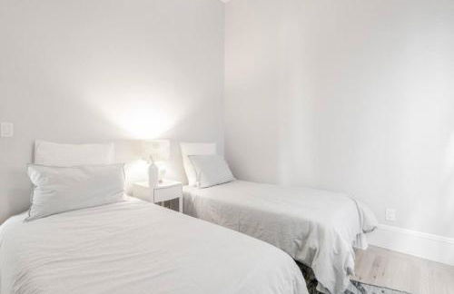 Charming Victorian Oasis with an Elegant and Spacious Haven - Foto 20