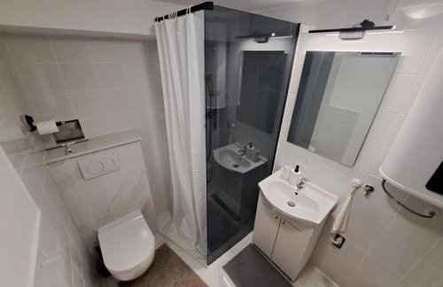 Apartments Orlić - Self check-in with code, WI-FI, Netflix, smart TV, garden, terrace - Photo 62