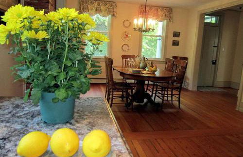 Historic Cottage with Country Charm Next to Creek in Carlisle, Pennsylvania - Foto 7