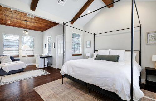 Getaway Near River Walk DT Yard BBQ Pet Games - Foto 25