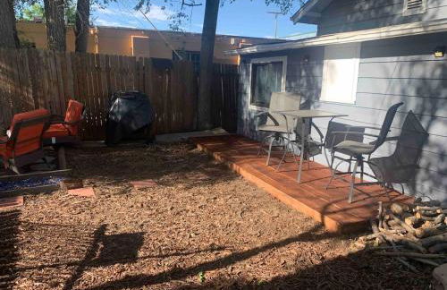 Cute 1 Bdrm Bungalow - New Flooring! - Foto 2