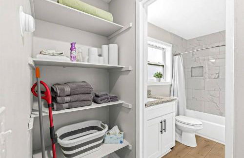 Luxury King Suite - Newly Renovated in Mt. Clemens - Foto 6