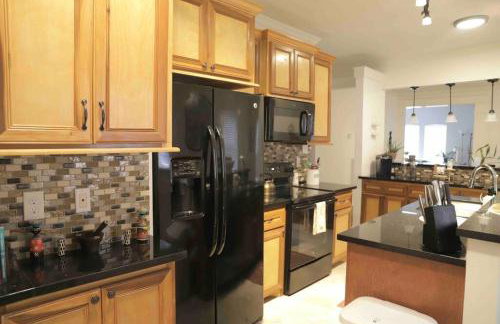 Cozy Bohemian Bungalow - Photo 4