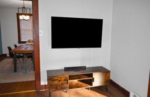 Family & Pet-Friendly Home with Fenced Yard & Office - Foto 3