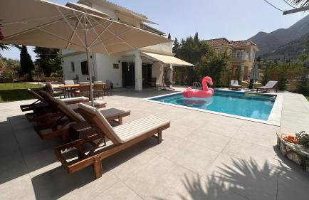 The White Villa - Photo 30