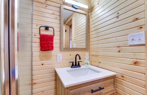 Yard with Lake View Home Near Table Rock Lake! - Foto 17