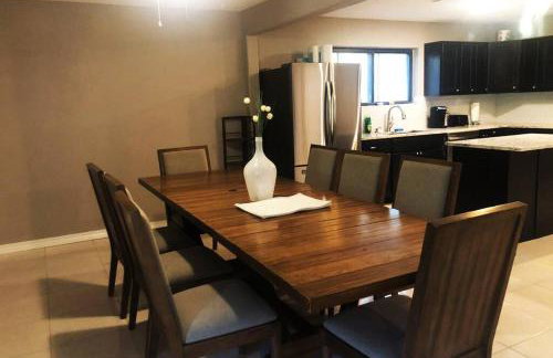 Spacious 2300SF, Recently Rehabbed, Large Living! - Foto 19