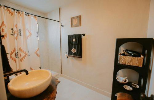 Grandma's Old Town Adobe House! Private Hot Tub-Close to Old Town-Pet Friendly-No Pet Fee! - Foto 41