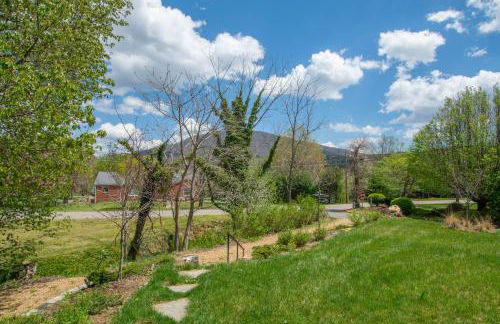 Walk to Downtown West Jefferson! Farmers Market, Breweries & MORE - Foto 7