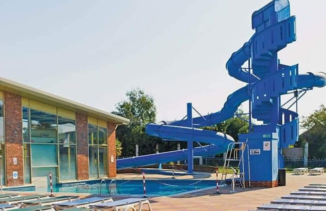 3-bed Homely Modern Caravan in Clacton-on-sea - Foto 6