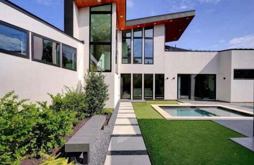 Architectural East Austin Home with Pool & Casita - Photo 6