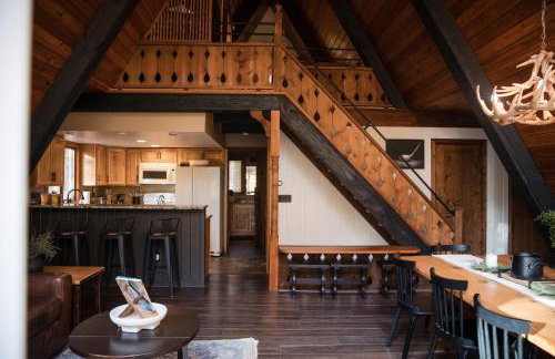 Cozy A-FrameKing BedSkiFire PitSchuss - Foto 42