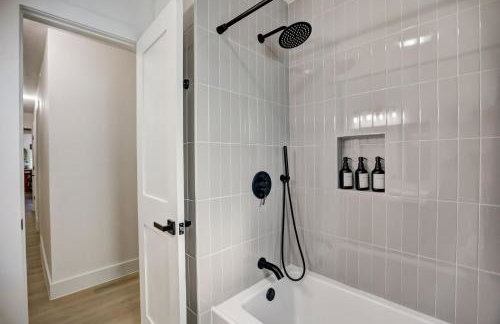 Custom Designer Home. Sleeps 9. Close to domain Q2 - Foto 16