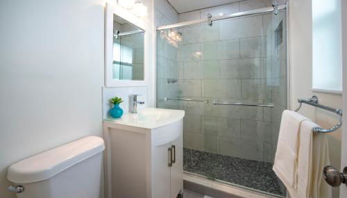 Modern Studio apt. 0.8 miles to the Beach - Foto 4, towels, Shower