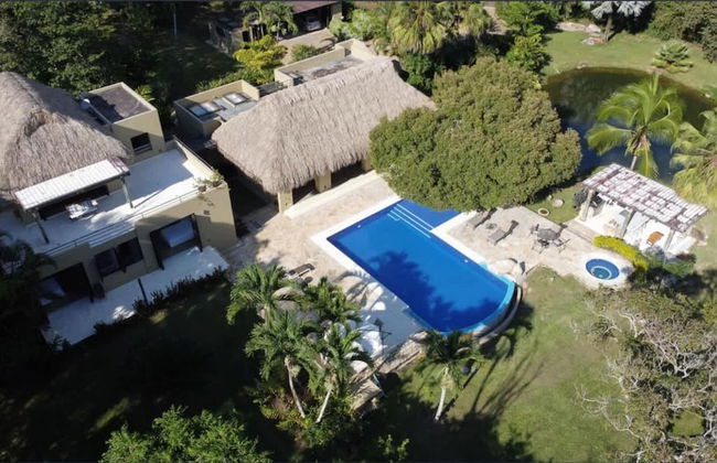 w Lovely 4BR Villa at Mesa de Yeguas - Photo 2