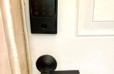 Spacious King Bed Suite at Antique Store - Foto 22