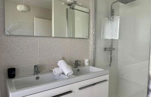 The Jacques Coeur- Vue climatisation et parking ! - Photo 22